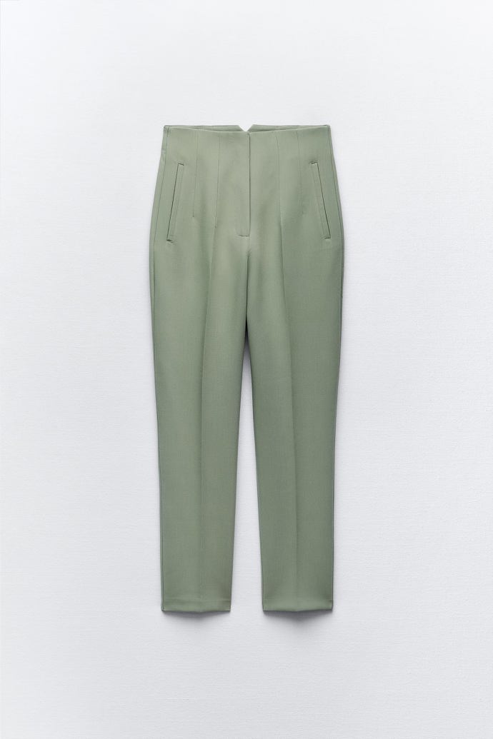 Cigaretové kalhoty se zkrácenou délkou a vyšším pasem, Zara, 699 Kč.