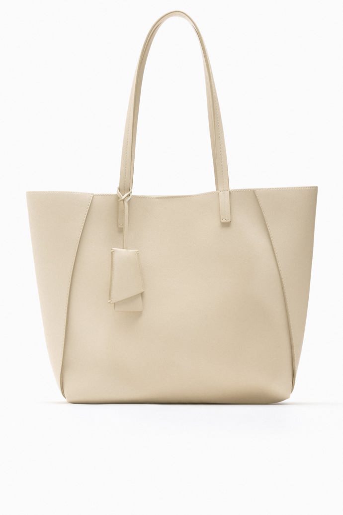 Kabelka typu shopper, Zara, 699 Kč.