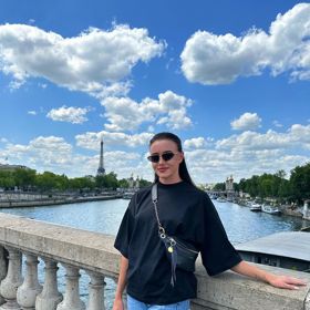 Mimo sportoviště má ráda jednoduchý styl. 