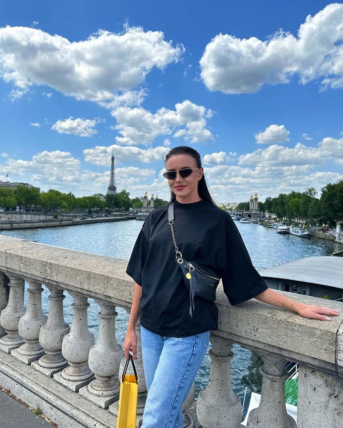 Mimo sportoviště má ráda jednoduchý styl. 