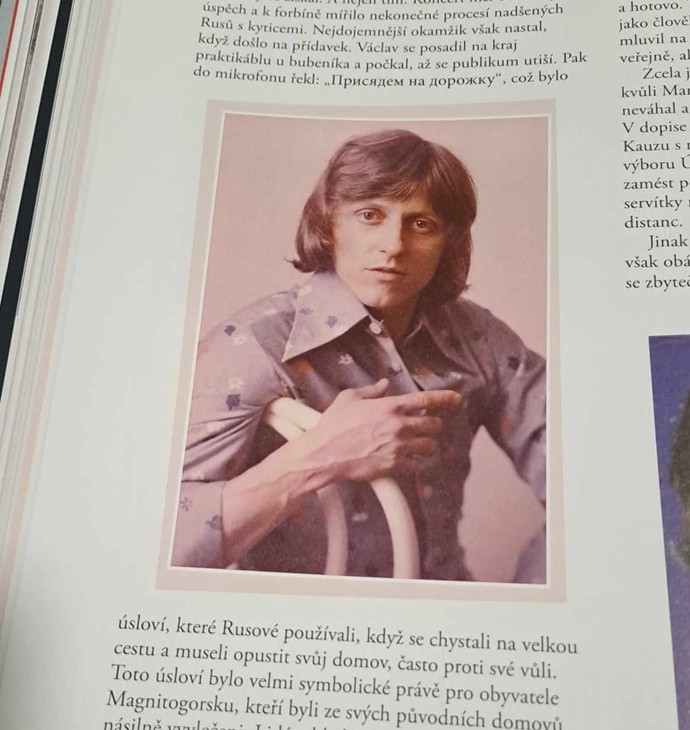 Očím Václava Neckáře propadla nejedna fanynka, on ale našel štěstí po boku manželky Jarky. 