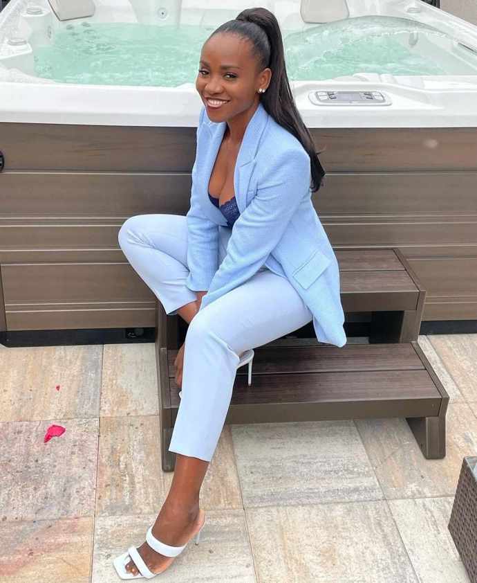 Joy Rank nosí ráda výrazné barvy.