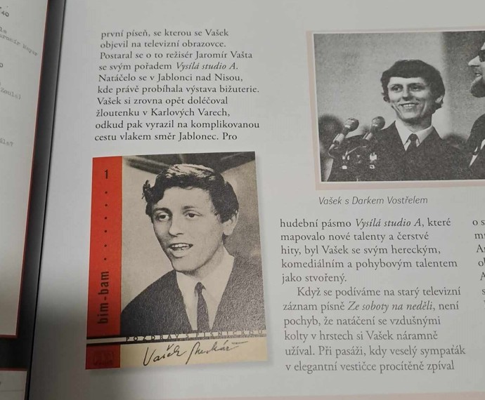 Podpisové karty Václava Neckáře zpravidla fanouškům rozesílala a třídila jeho maminka.