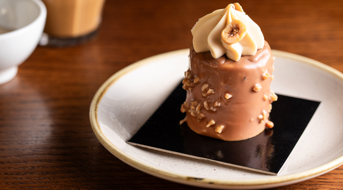 Menu v La Bottega di Finestra uzavírá dezert Choco Caramel.