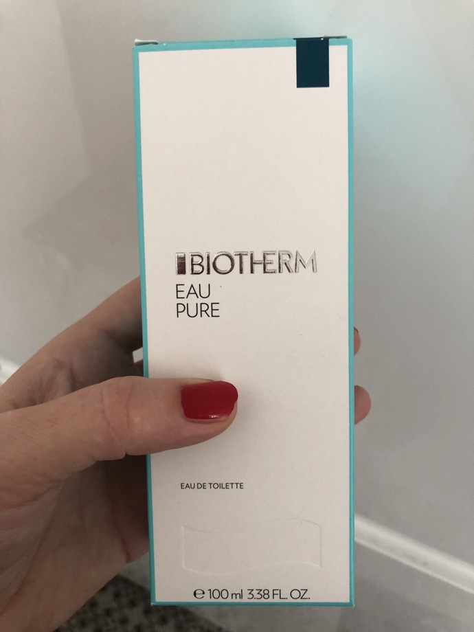 Toaletní voda Biotherm Eau Pure je osvěžující jako příval vody pod vodopádem. K dostání je tělové mléko, sprchový gel a deodorant.