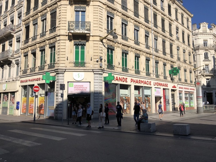 Lyonská lékárna Grande Pharmacie Lyonaisse je naprostý ráj, strávily jsme tady skoro dvě hodiny.