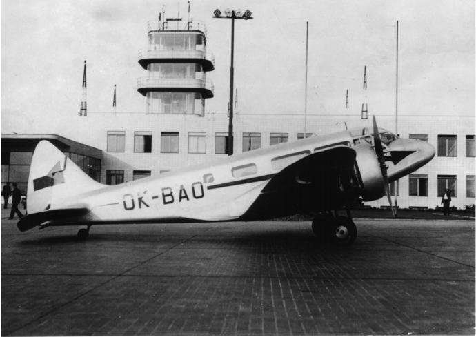 Ve 30. letech přibyl do flotily Československých státní aerolinií britský letoun Airspeed Envoy.