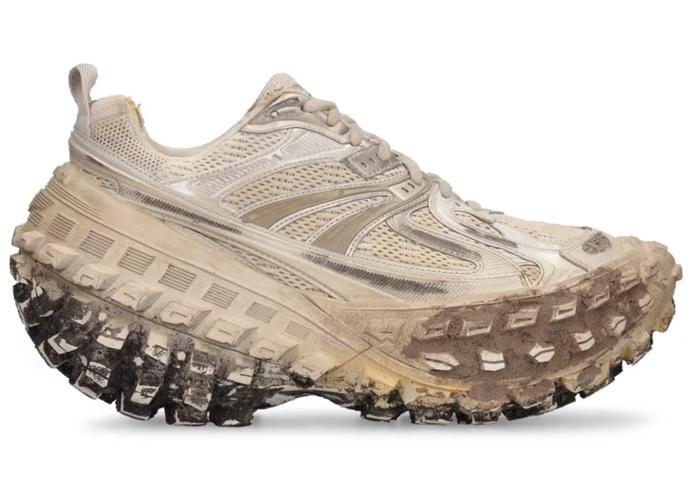 Ugly shoes v pravém slova smyslu. Balenciaga Bouncer Sneakers, 31 250 Kč.