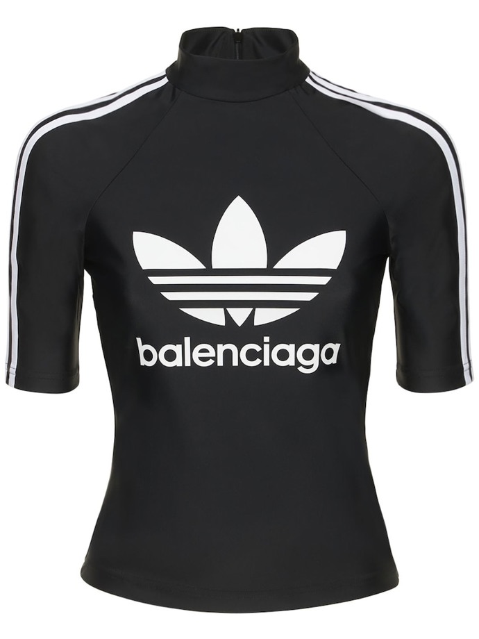 Kolaborace se značkou Adidas nese upravené logo. (Tričko, Balenciaga for Adidas, 31 290 Kč)