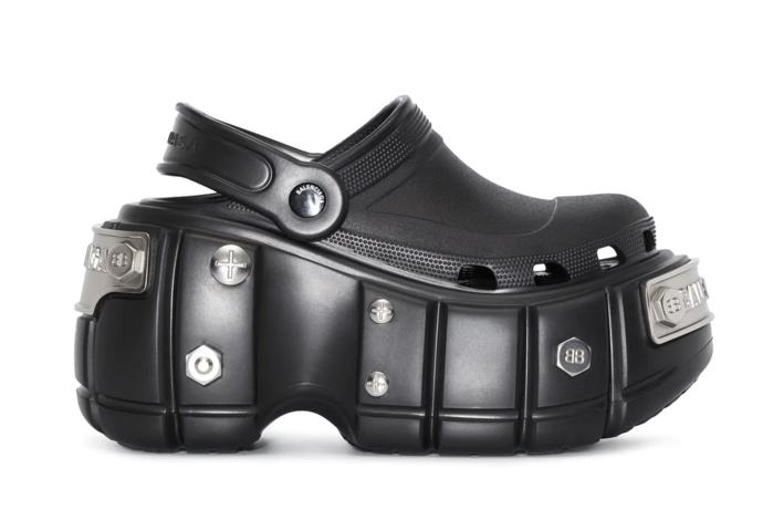 Crocs podle Balenciagy třeba takto. (24 690 Kč)