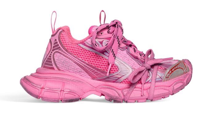 Model 3XL Trainers svým vzhledem evokuje pocit, že už je několik sezon úspěšně nosíte. (24 620 Kč)