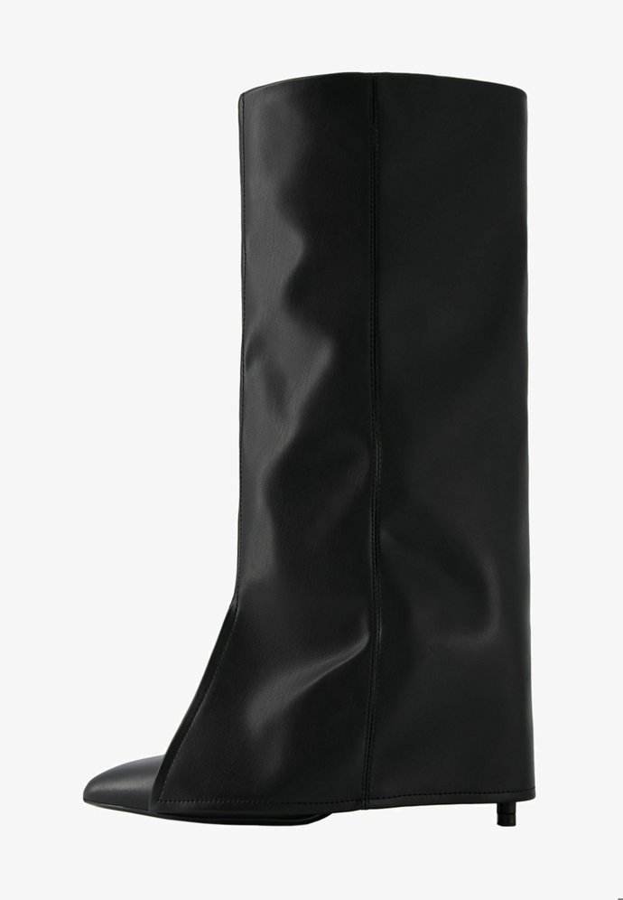 Černé kozačky s odnímatelnými návleky, Bershka, 1 799 Kč