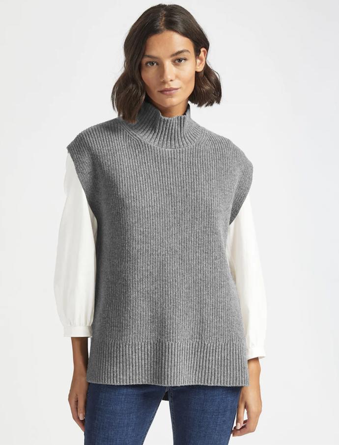 Vesta, kterou oblékla princezna Kate na své nedávné návštěvě centra pro ukrajinské válečné uprchlíky, je značky Cefinn návrhářky Samanthy Cameron.