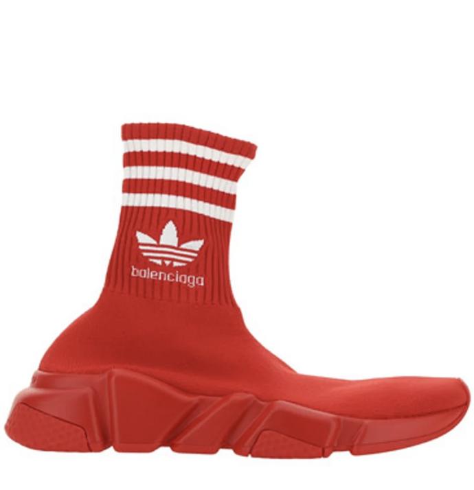 Kolaborace s Adidas zahrnuje i ponožkové slip-on sneakersky. (12 600 Kč)