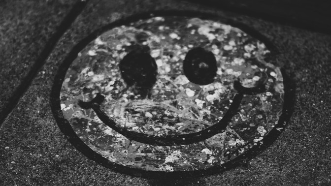 Neobjasněno: Utonulo 40 mladých mužů, protože se opili, nebo je zabil tajemný vrah, který na místech činu zanechával smajlíky?