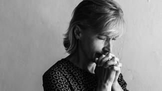 Jitka (48): Sestry věří v zázrak, já vidím jen nekonečné utrpení. Kvůli mámě prožívám nejhorší dilema svého života