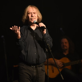 Jaromír Nohavica na koncertě.