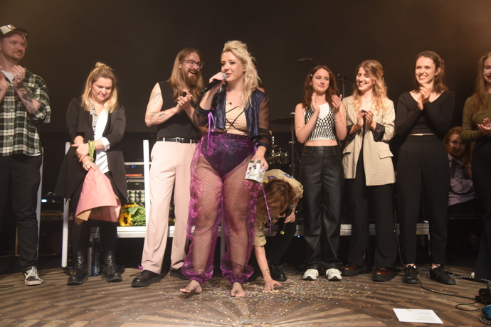 Anna Slováčková se ten večer radovala z nové desky a množství fanoušků, kteří ji přišli podpořit.