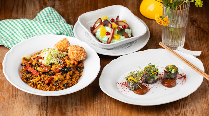 Sansho nabízí také alternativní festivalové menu bez masa s kimchi smaženou rýží a sýrovými koulemi.