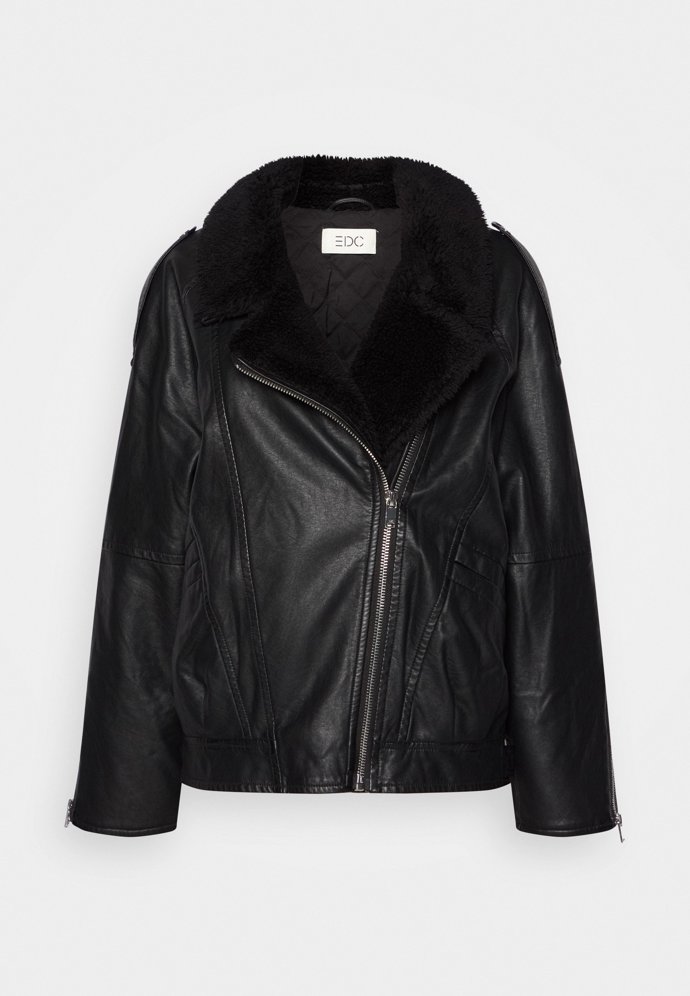 Černá bunda s šikmým zipem, EDC by Esprit, 3 190 Kč.