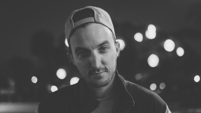 Záhadné příběhy čtenářů: Tátu jsem celý život nenáviděl, protože nás podle mámy opustil před mým narozením. Pak jsem se s ním setkal na hřbitově