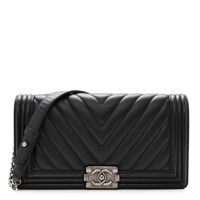 Model Boy Bag nabízí i různé druhy prošívání, třeba tento diagonální.