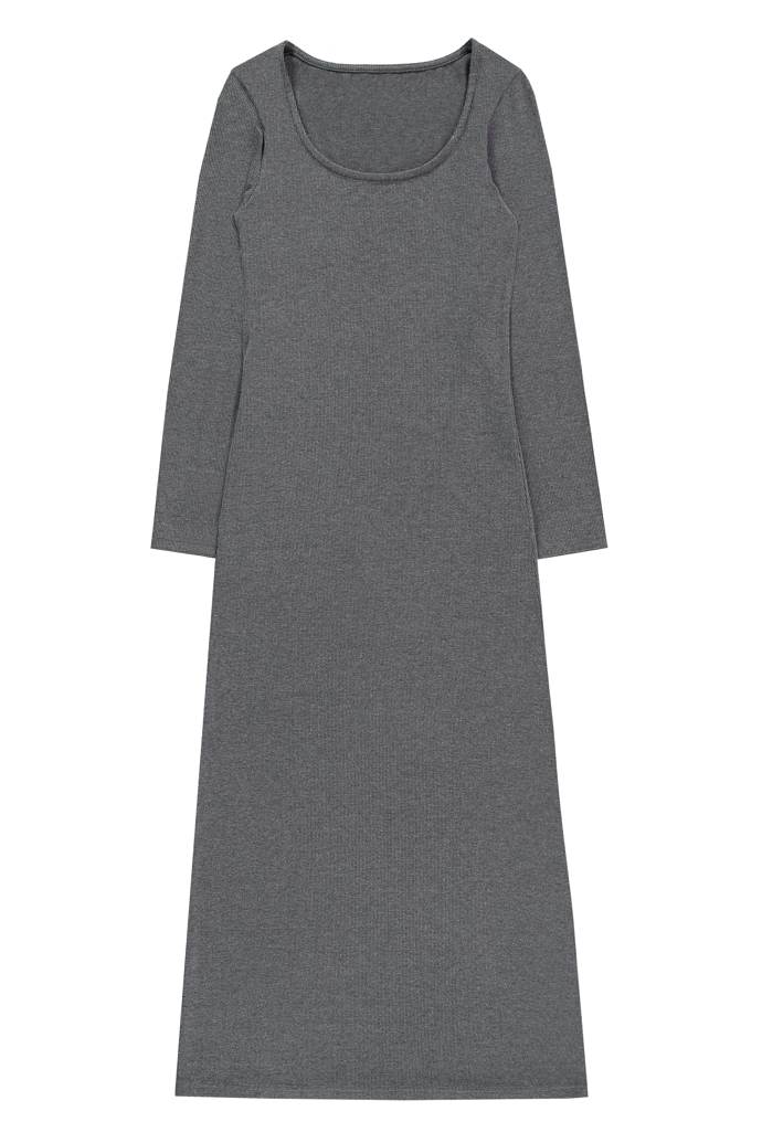 Úpletové midi šaty, ve velikosti XL je nabízí značka F&F za 599 Kč).