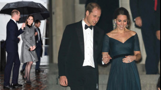 Princ William je rozený gentleman: Osm snímků, jak manželce Kate elegantně pomáhá zvládat prekérní situace