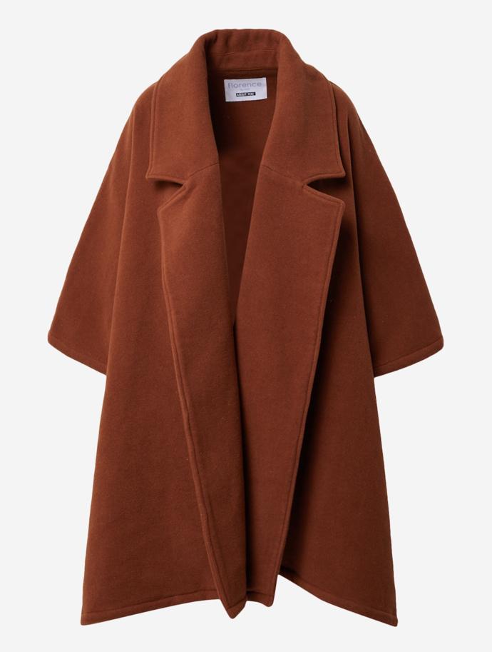 Nesmí chybět hřejivá svrchní vrstva, oversize kabát s kratšími rukávy. Střih odhalí i to, co nosíte pod ním. (Florence by Milis, 3 349 Kč)