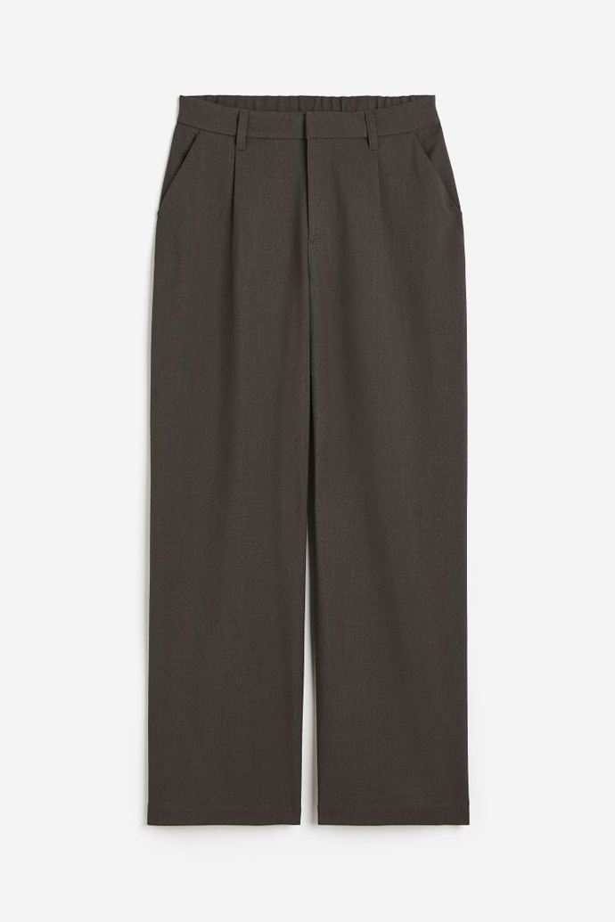 Oblekové kalhoty s širokými nohavicemi, H&M, 529 Kč, až do velikosti 4XL. 