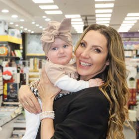 Olga Lounová je na svoji dceru pyšná a ráda ji vodí do společnosti.