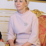 Zdá se, že si Eva Pavlová tento druh šperku velmi oblíbila.