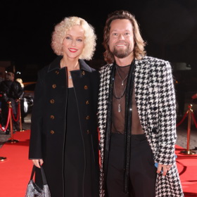 Na slavnostní vyhlášení ankety Český slavík 2022 dorazil Richard Krajčo v nepřehlédnutelném transparentním topu. Zda je z dámského oddělení některé z módních značek, to nám neprozradil.