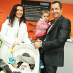 Na archivním snímku se dvěma nejmladšími dětmi.