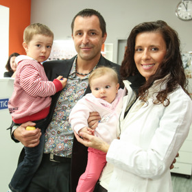 S manželkou Petrou má dvě děti, Miu a Sebastiana.