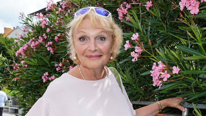 Regina Rázlová (76) prozradila tajemství mladistvé pleti: Obličej si myju obyčejným mýdlem a pak ho vydřu froté ručníkem