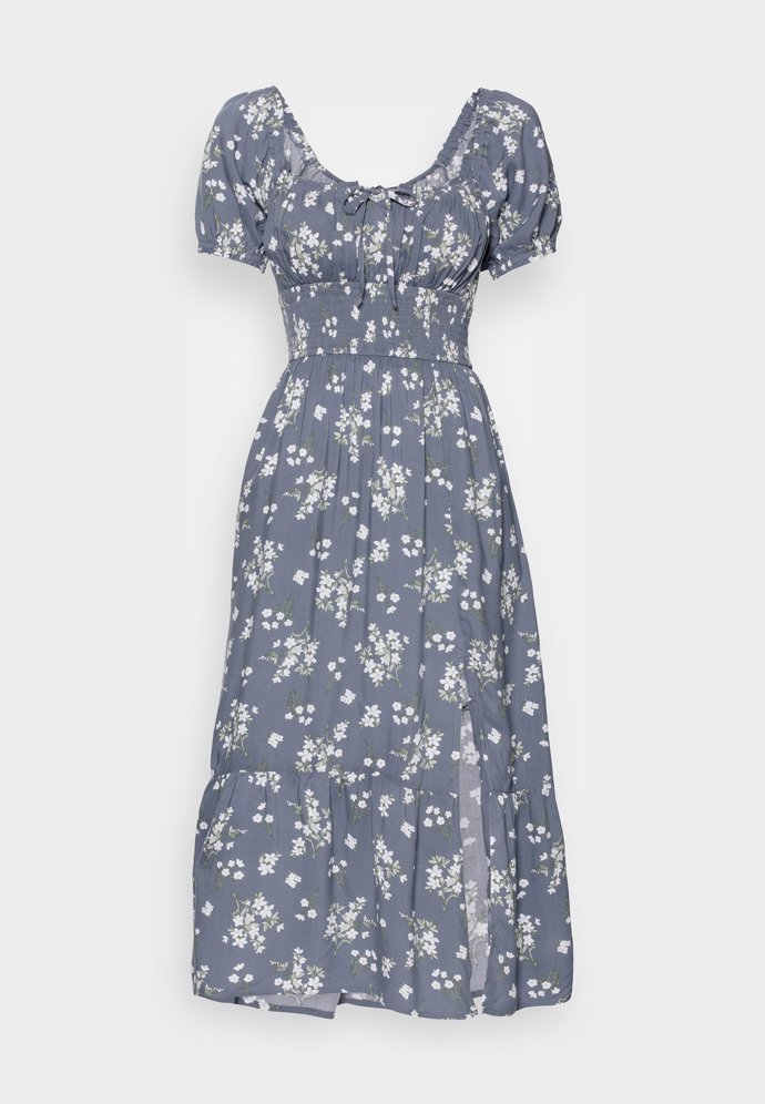 Květované šaty s florálními motivy od značky Hollister. (1 560 Kč)