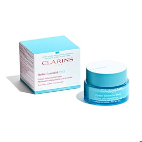 Francouzky si pleť pravidelně čistí, hydratují a chrání před UV zářením. Pečují o sebe např. produkty značky Clarins.