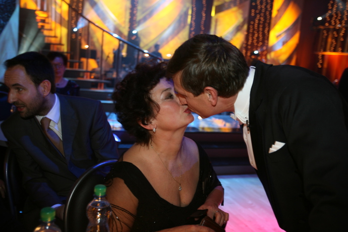 Na Václava Vydru čekala v hledišti odměna v podobě polibku od partnerky Jany Bouškové.