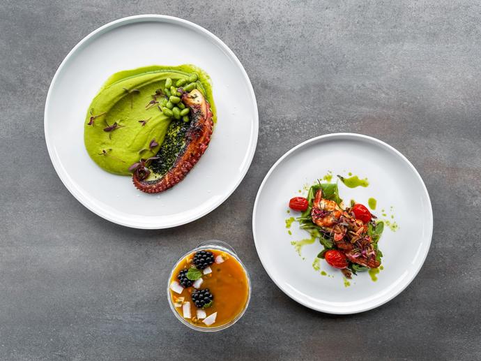 Alternativou je pak menu s grilovanou chobotnicí a  hráškovým pyré. 