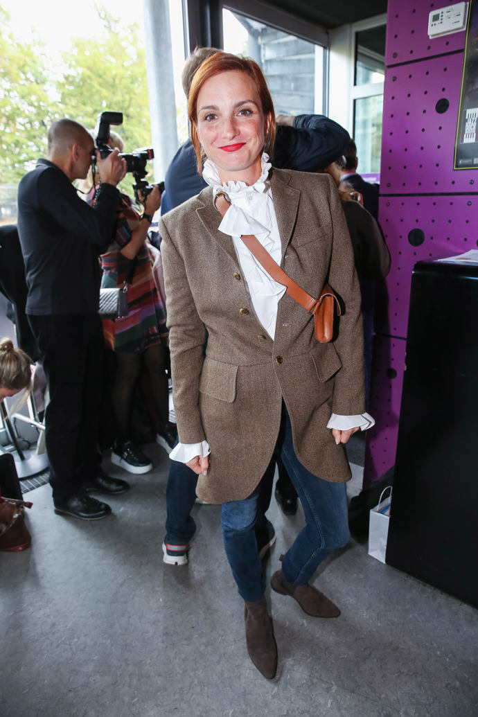 Herečka Michaela Maurerová dorazila na křest nové knihy Patrika Hartla Gazely v zajímavém outfitu s prodlouženým sakem.