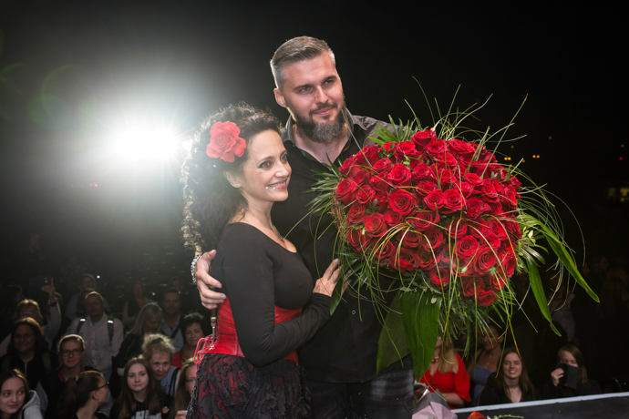Tímto pugétem Radek odměnil Lucii Bílou za poslední představení muzikálu Carmen. 