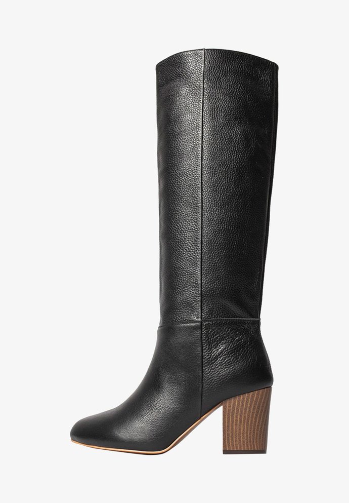 Kožené kozačky s odlišnou podrážkou, L37, 5 790 Kč