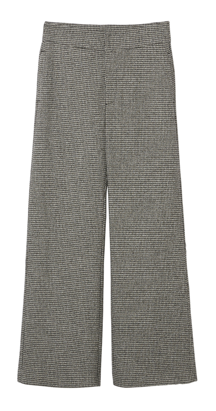 Značka k němu nabízí i kalhoty z totožného tvídového materiálu. Zip v bočním švu a absence poklopce nahrává štíhlejší siluetě. (Lindex, 1 299 Kč)