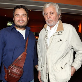 Slavný herec se se svým synem objevil čas od času i ve společnosti. Poslední léta po smrti manželky Libuše se o něj syn postaral. Další snímky v galerii jsou ze seriálu Nemocnice na kraji města, ve kterém si Josef Abrhám zahrál.