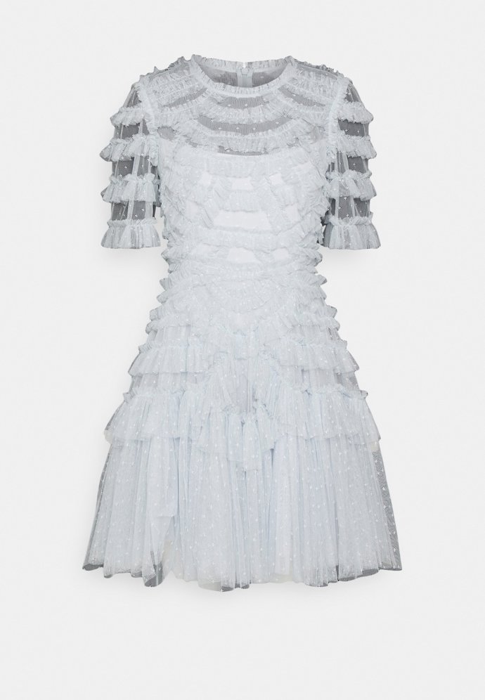 Podobné něžné detaily zdobí i šaty s kanýrky zn. Needle & Thread. (6 750 Kč)