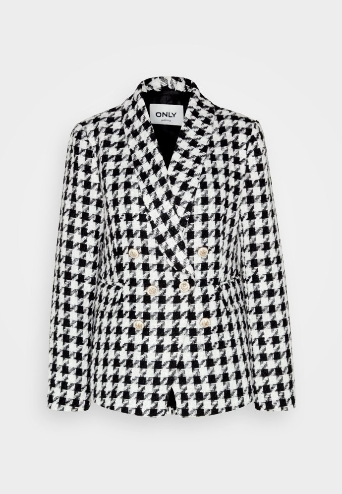 Podobné, ovšem s šálovým límcem, nabízí značka Only. (1 799 Kč)