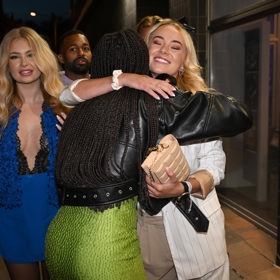 Partička z Love Islandu na premiéře Extraktorů. 