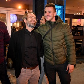 Jakub a Jan házeli úsměvy na sebe i všechny okolo. 