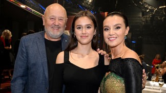 Zdědila krásu po mamince, ale moc jí to nelichotí: Iva Kubelková vtipně okomentovala rozpaky dcery Karolíny